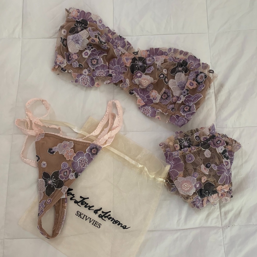 FL&L Posy Embroidery Set